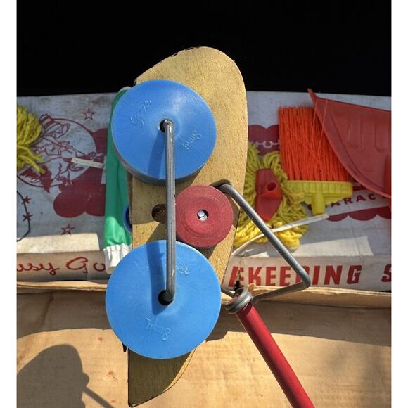 1940’s Susy Goose Housekeeping Set Kiddie Brush Sweeper Broom Set in Box! - Picture 12 of 12